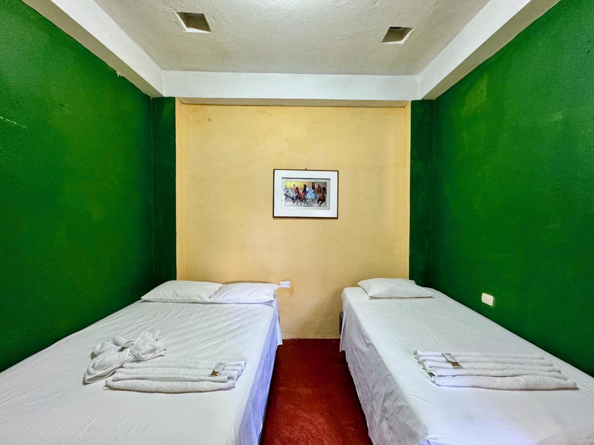Hostal Los Girasoles By Hostal Inn Flores Exterior photo