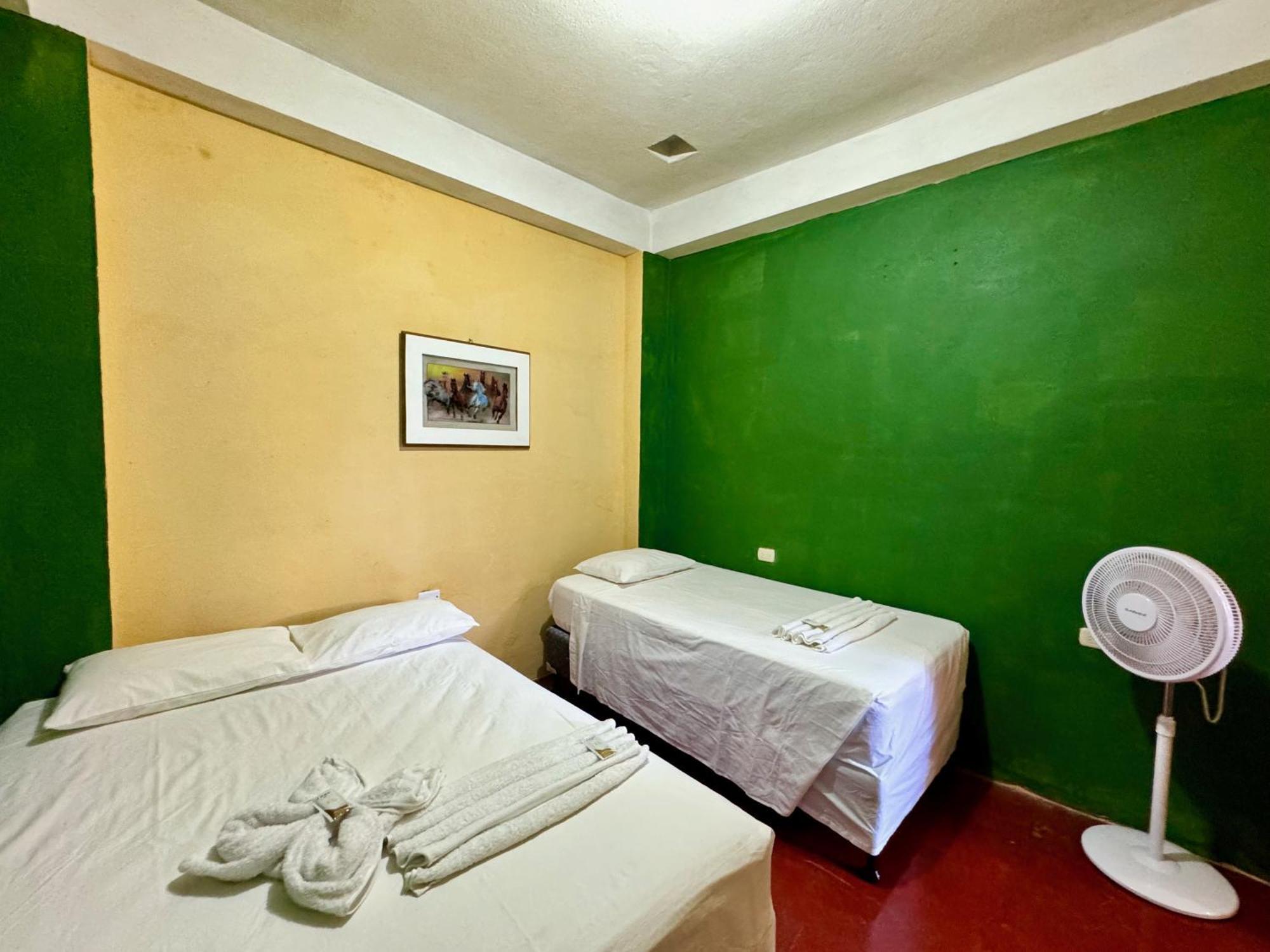 Hostal Los Girasoles By Hostal Inn Flores Exterior photo